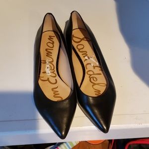 Black pointed flats